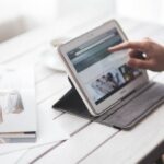 Digitalizace už dávno není nadstandardem. Dnes tvoří základ efektivního podnikání. Pokud stále řídíte firmu v Excelu, ručně zpracováváte objednávky nebo nemáte přehled o svých datech, je nejvyšší čas na změnu. Dobrá zpráva? Existují dotace, díky kterým to nemusíte financovat sami. Podporu může získat začínající podnikatel i zavedená firma.