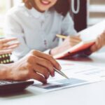 Podnikání dnes nabízí řadu výhod – nejen daňových a administrativních, ale i finančních. V roce 2025 jsou k dispozici různé formy podpory – od investičních dotací přes daňové úlevy až po programy na podporu inovací a energetické transformace. Jde o reálnou příležitost pro rozvoj firem napříč obory.