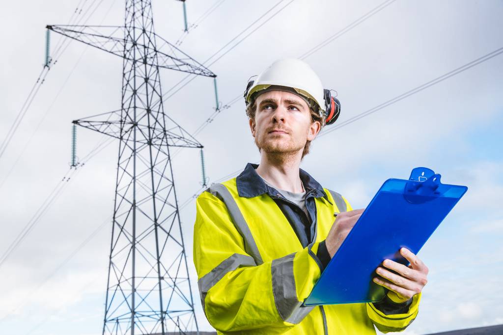 Česká republika zesiluje své kroky směrem k energetické transformaci. Nabízí podnikatelům řadu investičních příležitostí a finanční podpory. Navzdory plánovaným změnám v systému dotací na solární energii pokračuje rozvoj sektoru obnovitelných zdrojů energie. Pro firmy to znamená šanci zapojit se do zelené transformace a využít dostupné podpůrné programy.