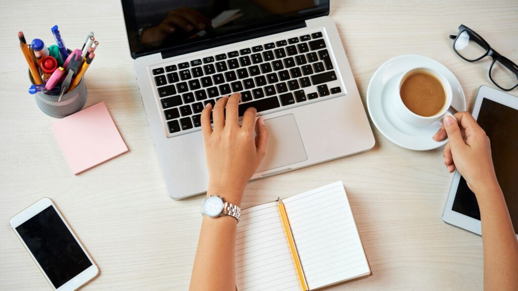 Jak organizovat práci, když tým funguje v různých časových pásmech