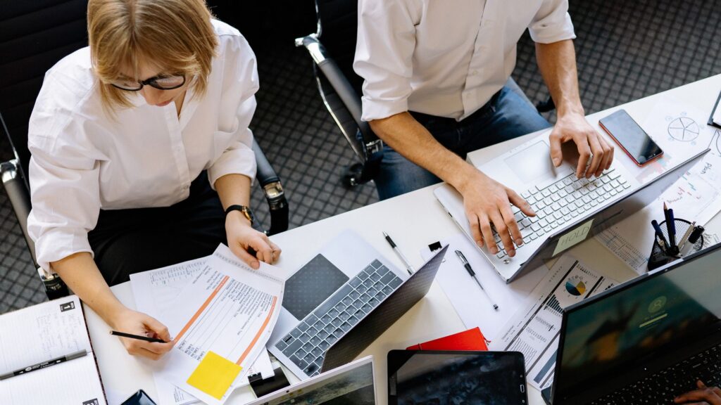 Jak optimalizovat kancelářské náklady bez zhoršení komfortu práce